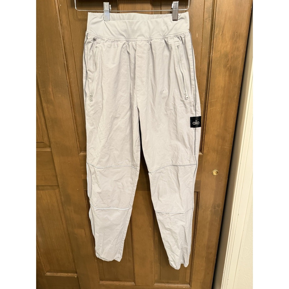 ALO Yoga Torrent Nylon blend jogger size S reflective piping, zip pockets, grey